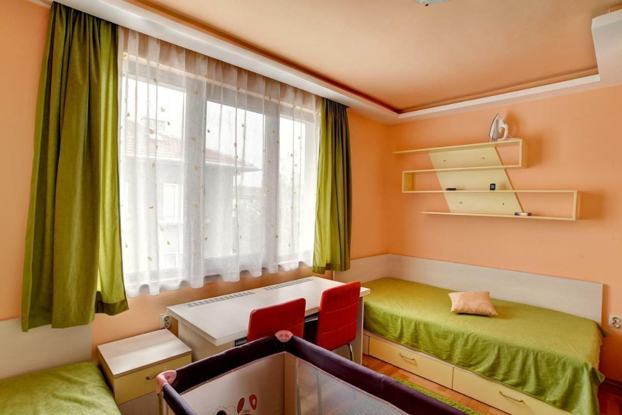 Spacious And Stylish Apartment In The Heart Of Sofia Plus Parking Exterior photo